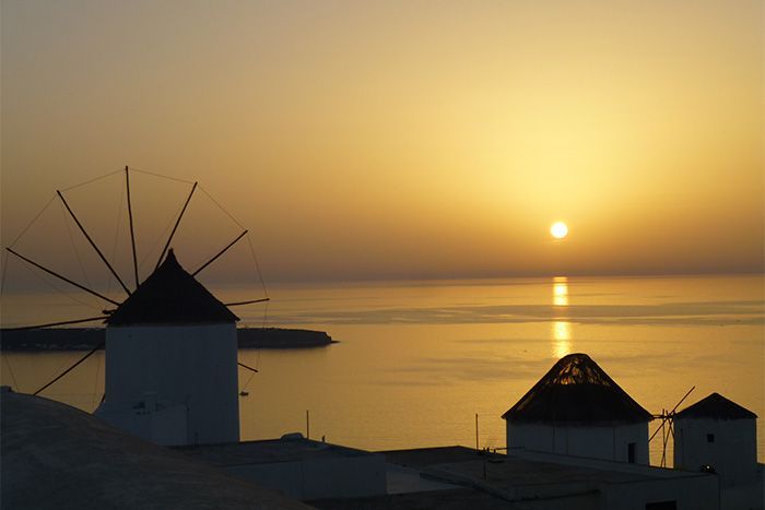 Atardecer-en-Oia