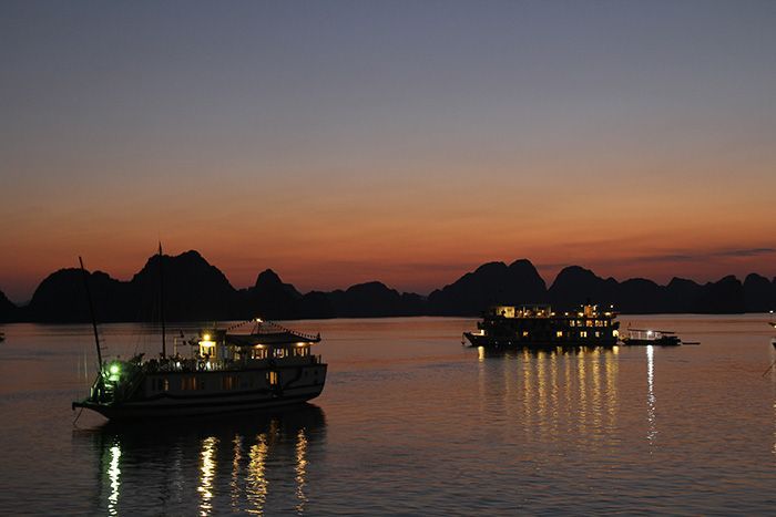Atardecer en Halong Bay