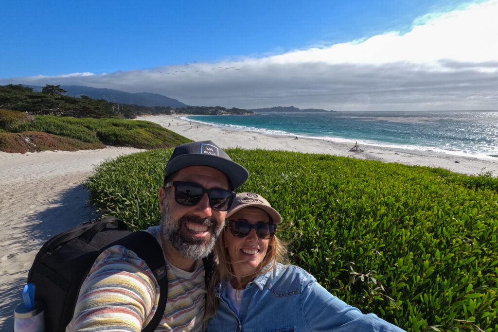 Selfie en la playa de Carmel by the Sea, visita recomendada al sur de San Francisco